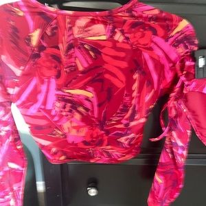 Super cute, great fit long sleeved bikini swimsuit